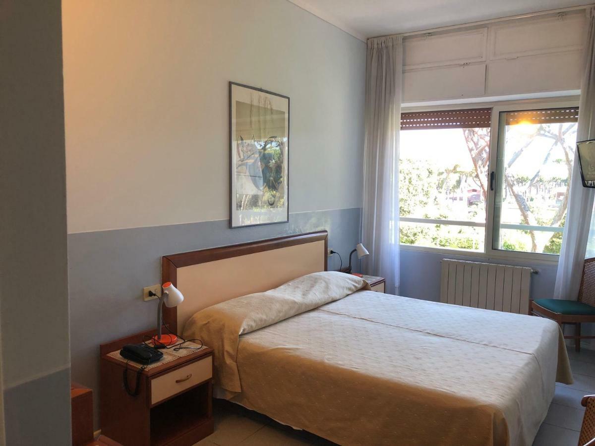 Hotel Le Ginestre Lido di Camaiore Exterior photo